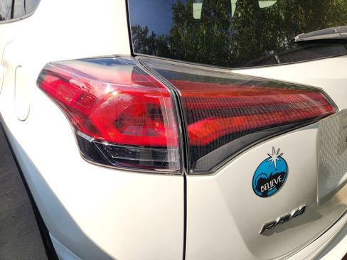 Used 2018 Toyota RAV4 XLE FWD image 7