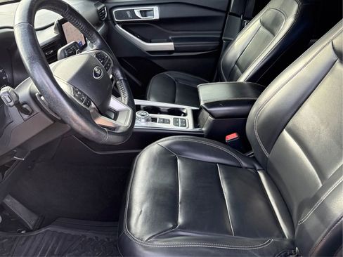 Used 2021 Ford Explorer XLT w/ Equipment Group 202A image 9