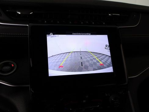 Used 2024 Jeep Grand Cherokee Laredo w/ Luxury Tech Group I image 6