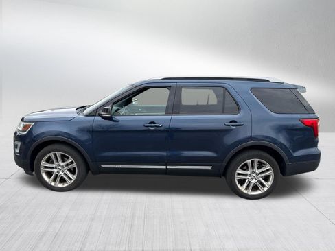 Used 2016 Ford Explorer XLT w/ Equipment Group 202A image 6