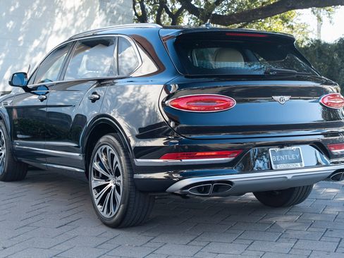 Used 2023 Bentley Bentayga Extended Wheelbase image 28