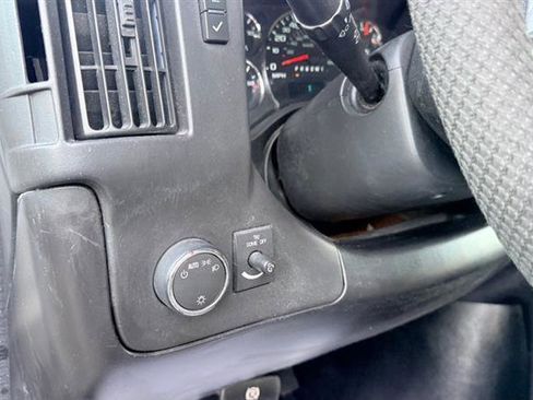 Used 2011 Chevrolet Express 2500 image 19