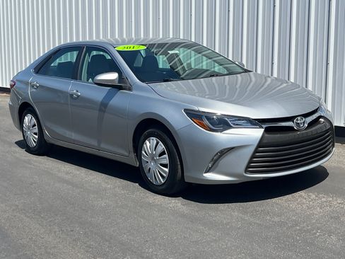 Used 2017 Toyota Camry LE FWD image 8