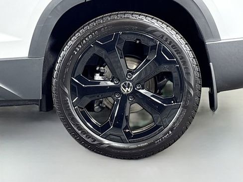 New 2026 Volkswagen Taos SEL AWD/4WD image 34