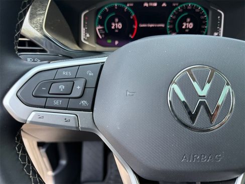 Used 2022 Volkswagen Taos SEL image 25