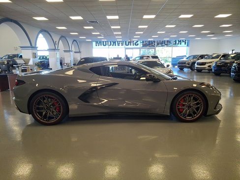 Used 2024 Chevrolet Corvette Stingray Preferred Cpe w/ Z51 Performance Package RWD image 7