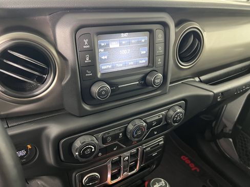 Used 2018 Jeep Wrangler Unlimited Sport S image 27