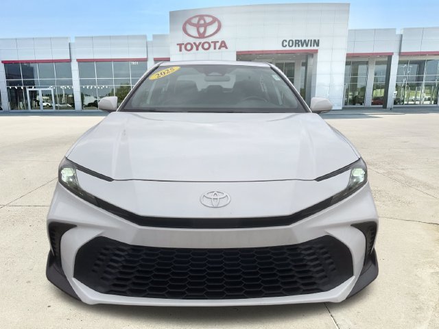 Used 2025 Toyota Camry SE FWD image 8