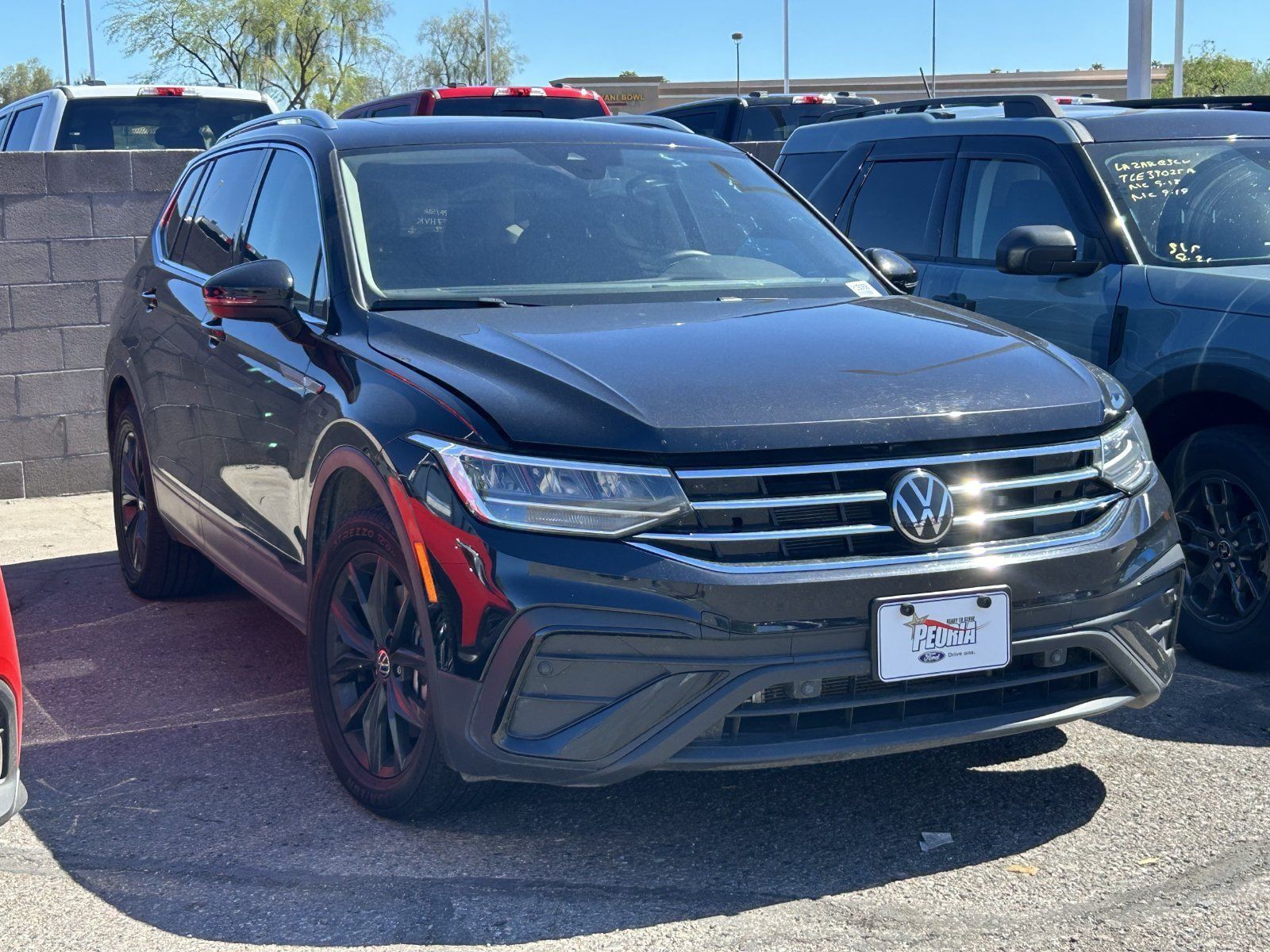 Used 2024 Volkswagen Tiguan SE FWD image 3
