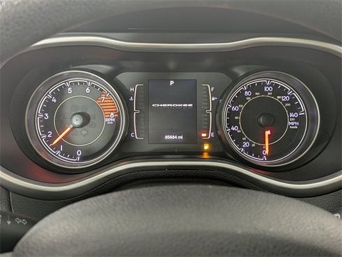 Certified 2016 Jeep Cherokee Sport image 19