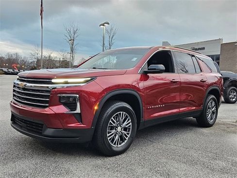 Used 2024 Chevrolet Traverse LT w/ Enhanced Driving Package image 4