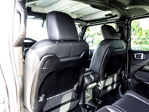 Used 2025 Jeep Gladiator Sport image 28