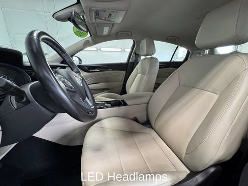 Used 2019 Buick Regal Essence w/ Driver Confidence Package I FWD image 12