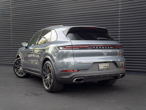 Used 2026 Porsche Cayenne AWD/4WD image 3