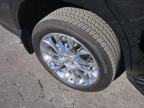 Used 2024 GMC Yukon SLE image 8