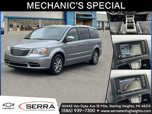 Used 2014 Chrysler Town & Country Touring-L image 1