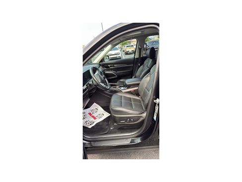 Used 2024 Kia Telluride EX w/ EX Captain's Chair Package FWD image 16