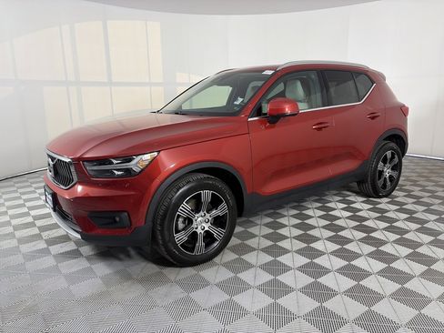 Used 2022 Volvo XC40 T5 Inscription image 3
