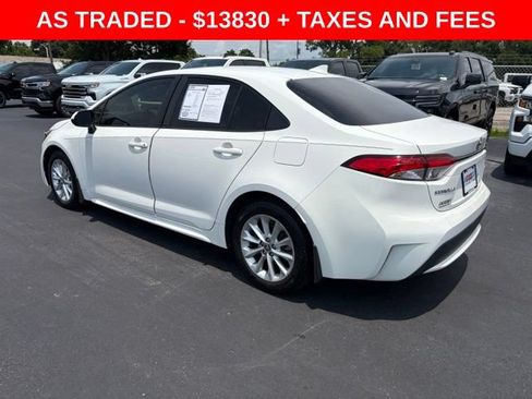 Used 2021 Toyota Corolla LE w/ LE Convenience Package FWD image 4