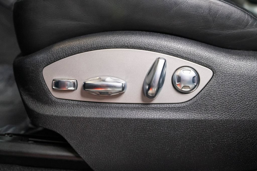 Certified 2024 Porsche Macan S AWD/4WD image 21