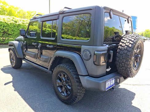 Used 2022 Jeep Wrangler Unlimited Sport AWD/4WD image 4