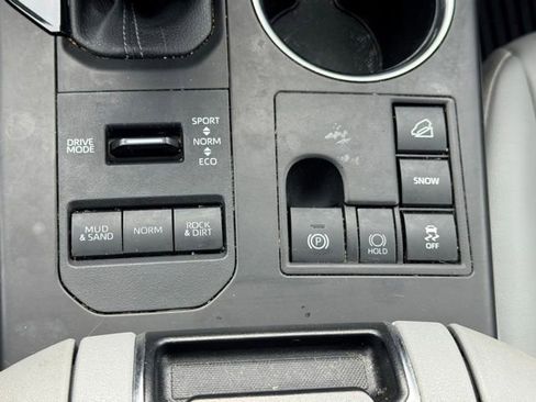 Used 2023 Toyota Highlander XLE AWD/4WD image 30
