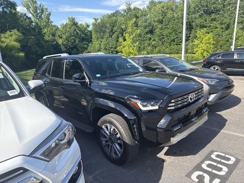 Used 2025 Toyota 4Runner Limited AWD/4WD image 5