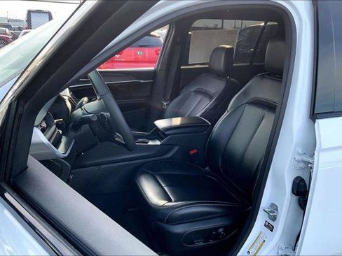 Certified 2025 Jeep Grand Cherokee L Limited AWD/4WD image 24