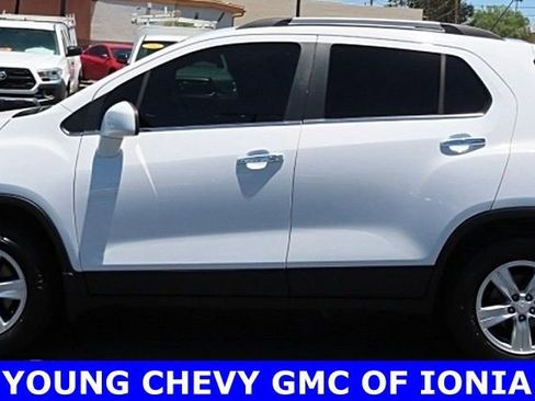 Used 2019 Chevrolet Trax LT w/ LT Convenience Package image 2