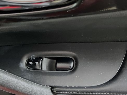 Used 2017 Nissan Rogue S image 31