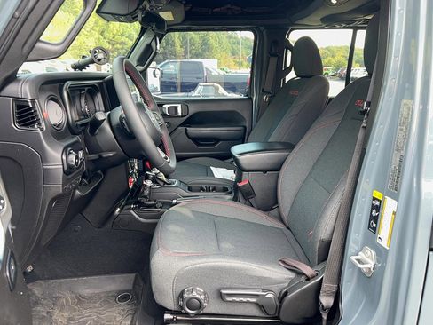 Used 2024 Jeep Wrangler Unlimited Rubicon image 13