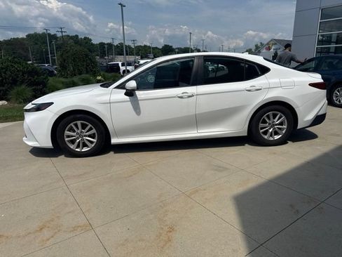 Used 2025 Toyota Camry LE FWD image 4