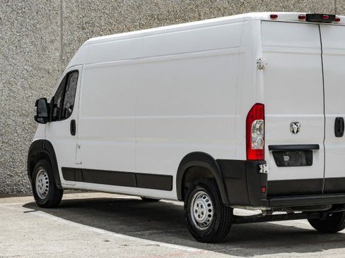 Used 2024 RAM ProMaster 2500 w/ Convenience Group FWD image 11