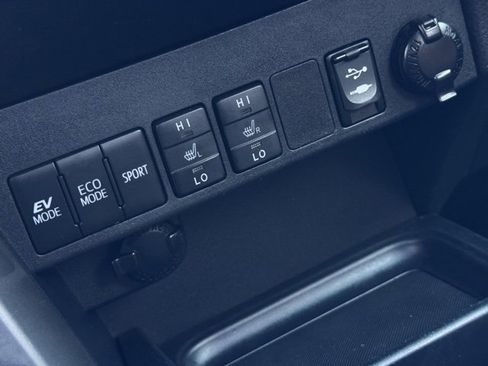 Used 2017 Toyota RAV4 Limited image 33