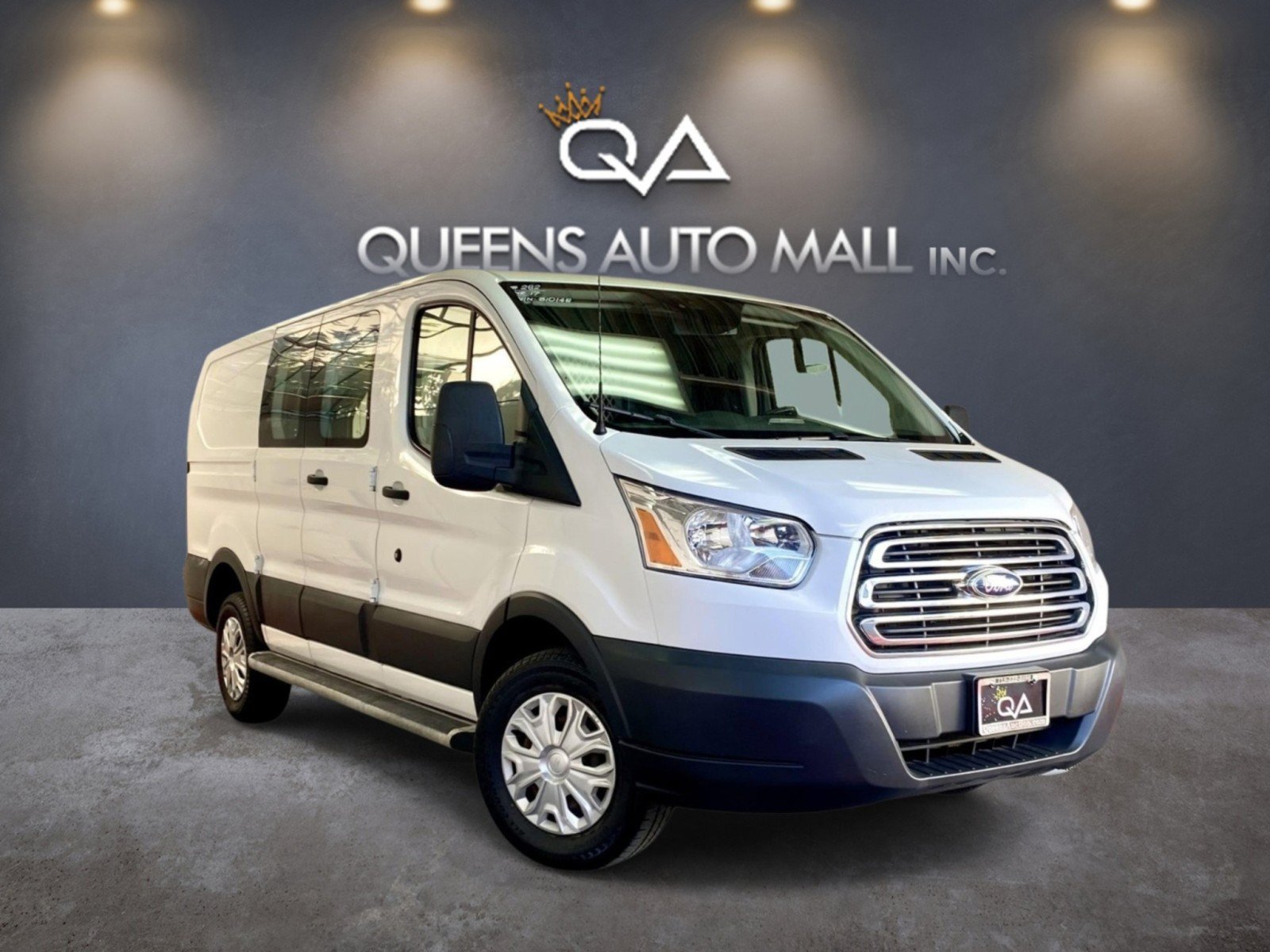 Used 2017 Ford Transit 250 130 Low Roof w/ Exterior Upgrade Package RWD image 1