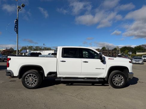 Used 2024 Chevrolet Silverado 2500 LTZ w/ LTZ Premium Package AWD/4WD image 7
