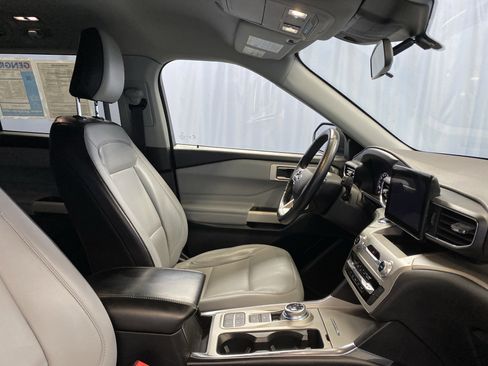 Used 2021 Ford Explorer XLT w/ Equipment Group 202A image 43