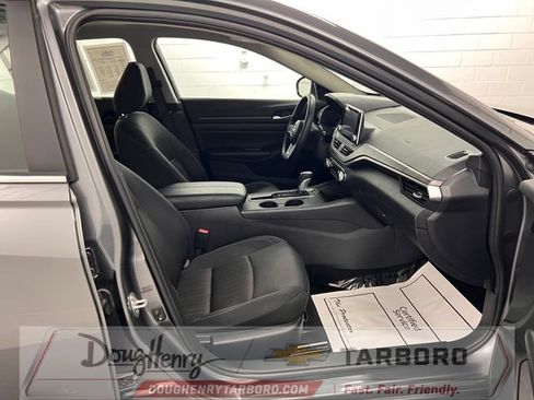 Used 2025 Nissan Altima 2.5 SV FWD image 40