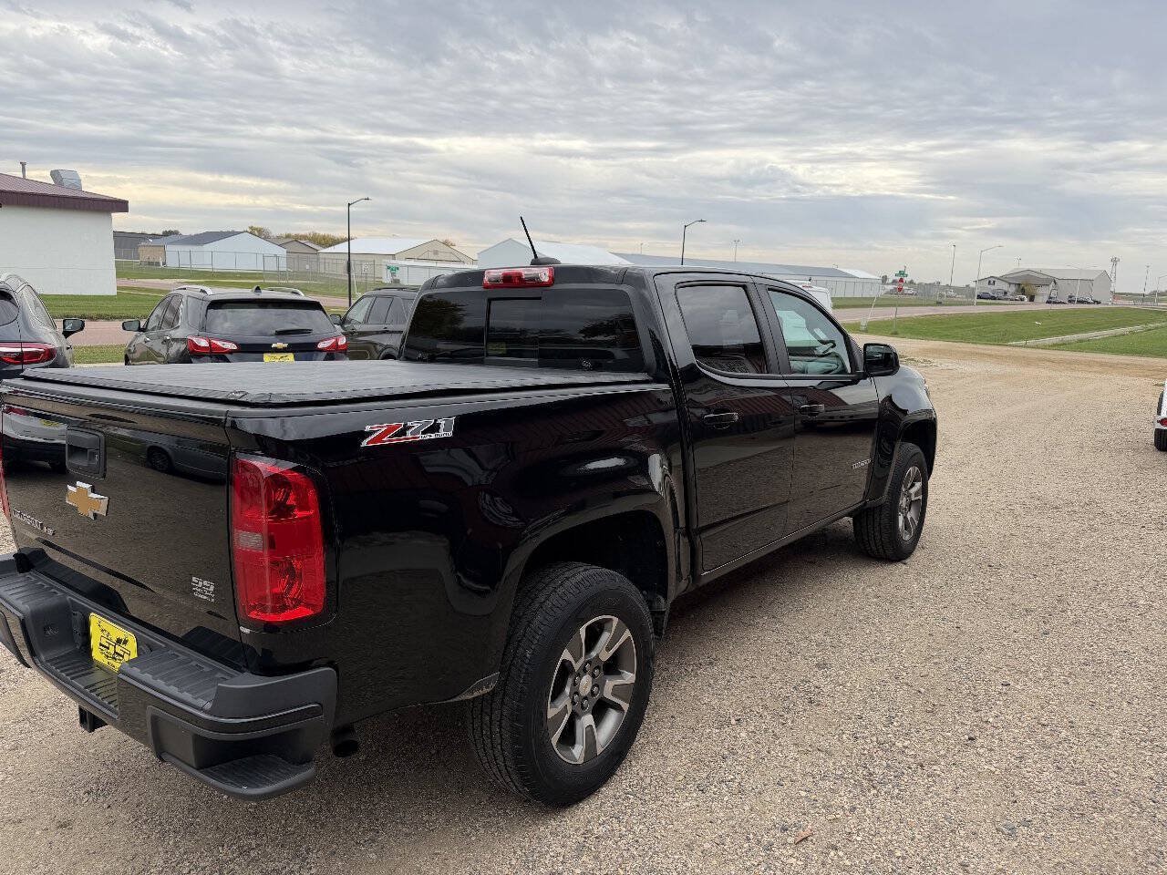 Used 2018 Chevrolet Colorado Z71 w/ LPO, Premium Interior Package AWD/4WD image 2