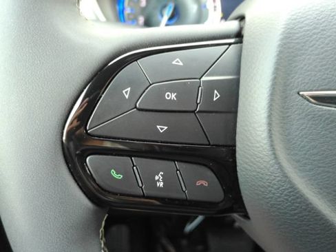 Used 2025 Chrysler Pacifica Limited FWD image 44