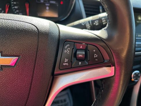 Used 2019 Chevrolet Trax LT w/ LT Convenience Package FWD image 23
