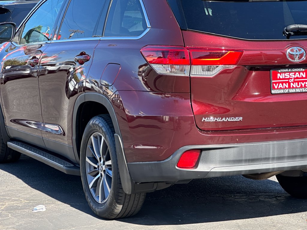 Used 2019 Toyota Highlander XLE FWD image 5