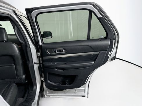 Used 2019 Ford Explorer XLT w/ Equipment Group 202A image 32