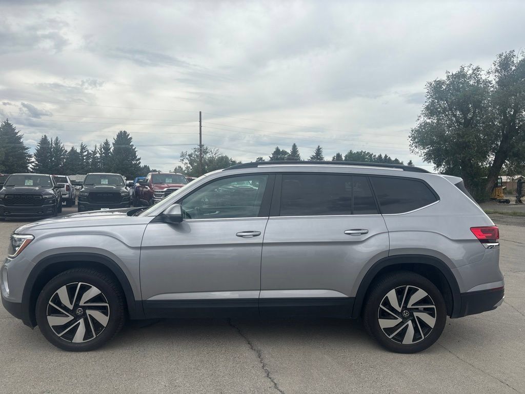 Used 2025 Volkswagen Atlas SE AWD/4WD image 5