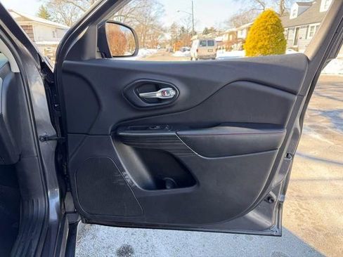 Used 2014 Jeep Cherokee Trailhawk w/ Leather Interior Group AWD/4WD image 12