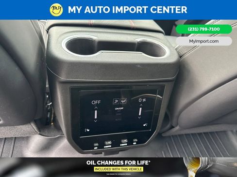 Used 2025 GMC Yukon XL AT4 Ultimate AWD/4WD image 27