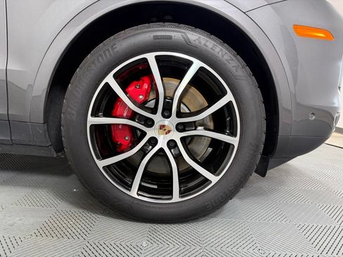 Certified 2025 Porsche Cayenne S AWD/4WD image 14