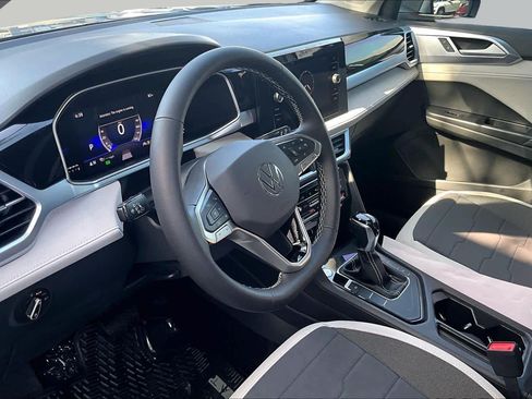 New 2026 Volkswagen Taos SE FWD image 8