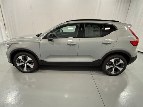New 2026 Volvo XC40 B5 Plus w/ Protection Package Premier image 9