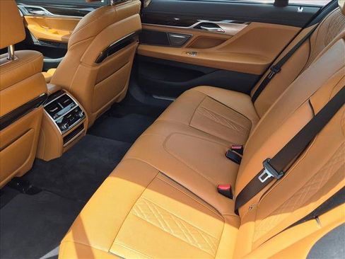 Used 2022 BMW 740i w/ Premium Package RWD image 17